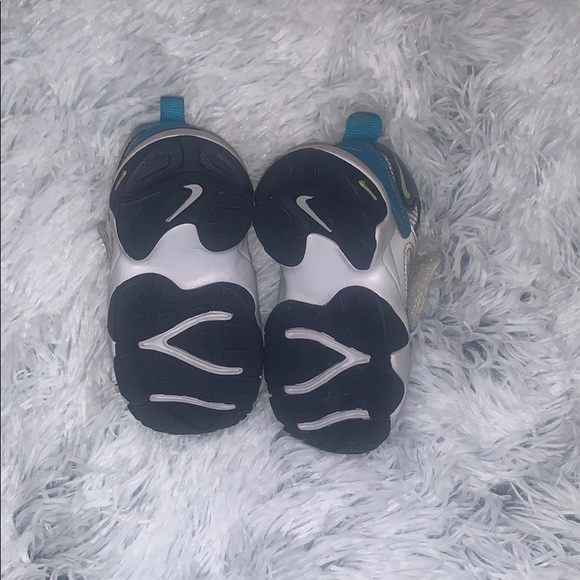 Nike - Picture 4 of 4